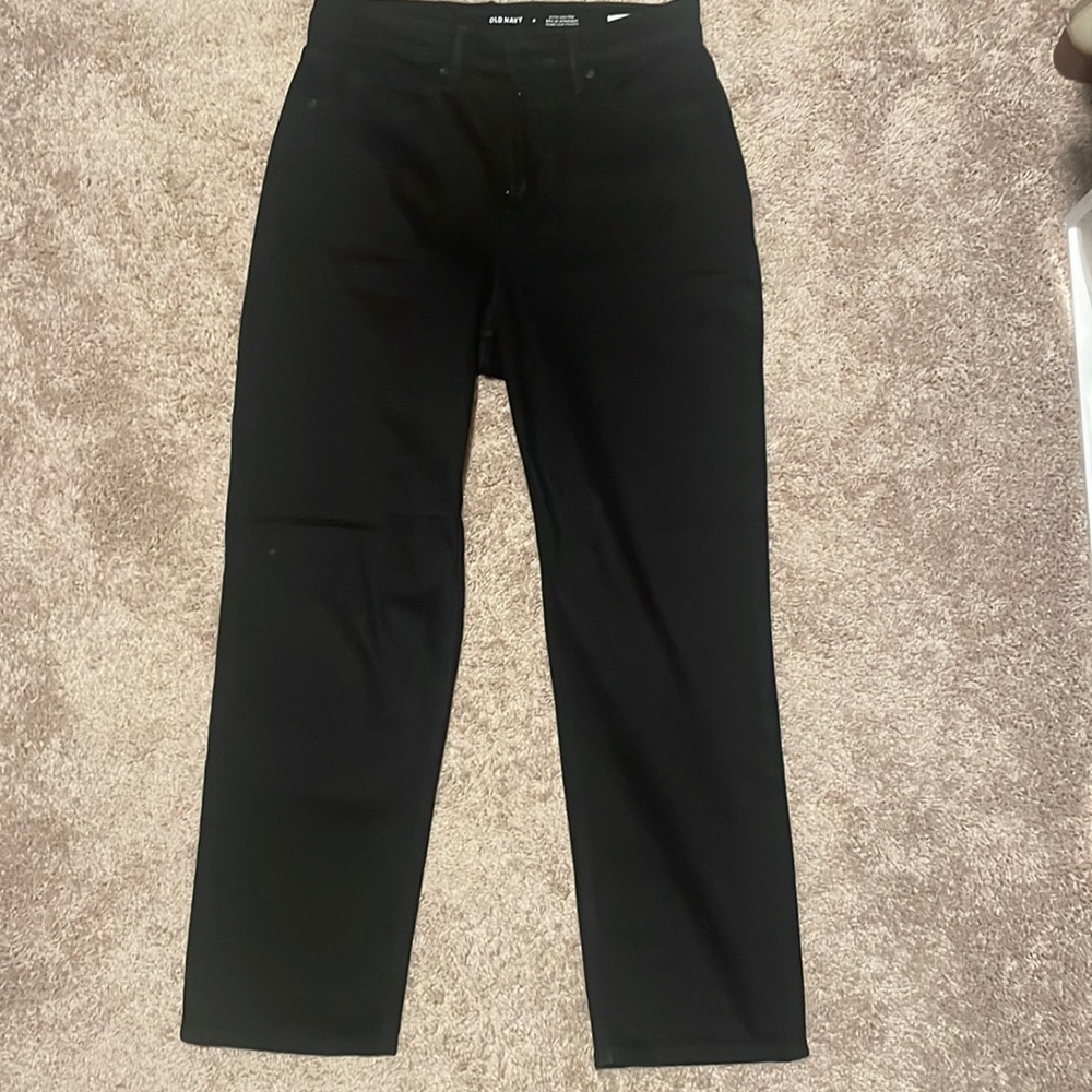 Size 8 black straight leg jeans. Worn once. Old navy.